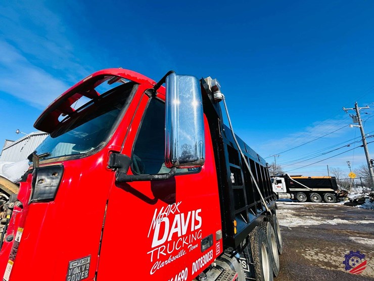 2011-volvo-truck-vhd-tri-axle-dump-truck-image-37