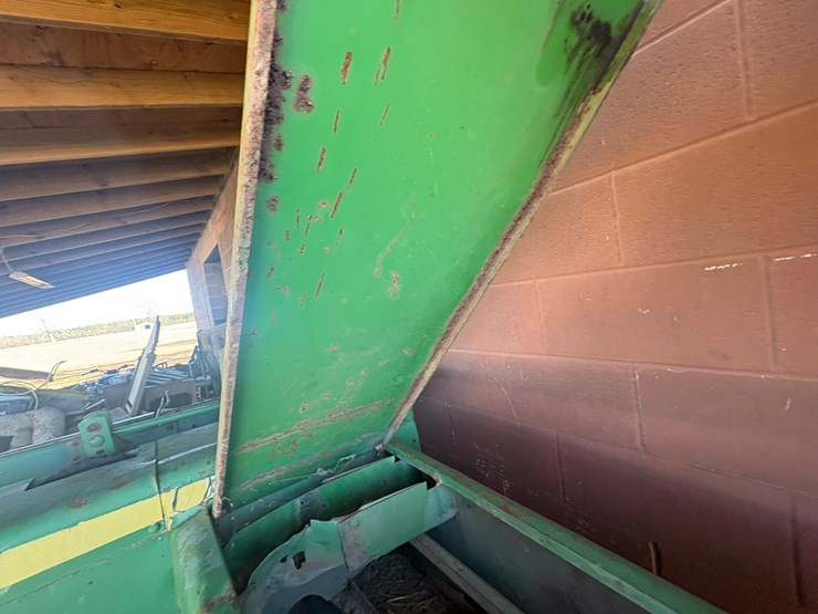 john-deere-336-image-14