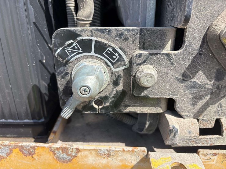 2014-deere-650k-image-27