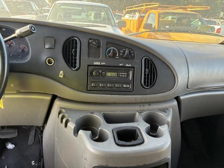 2002-ford-e250-image-14