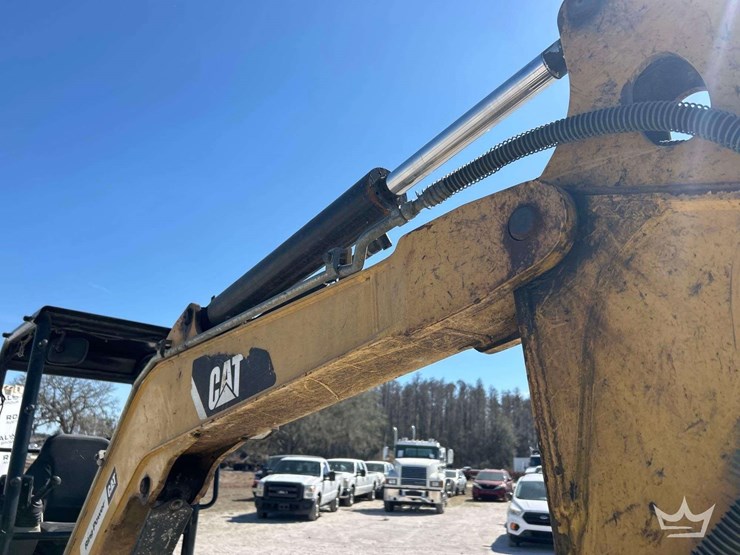 2015-caterpillar-303-image-12