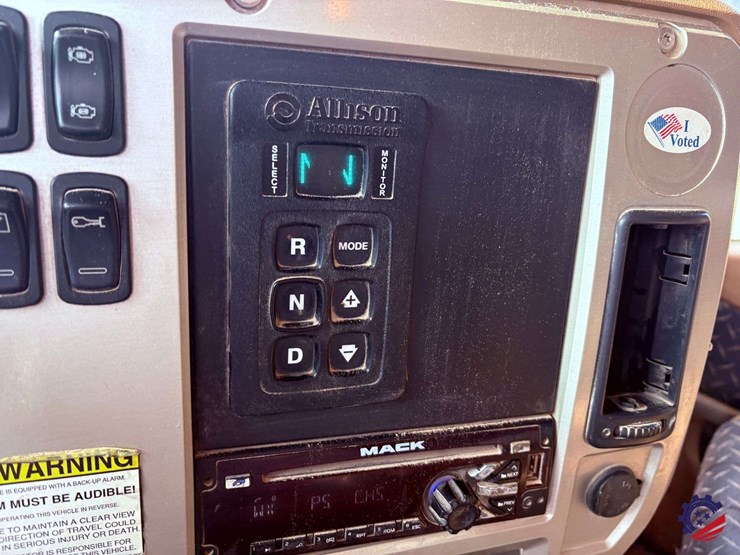 2017-mack-granite-gu713-image-66