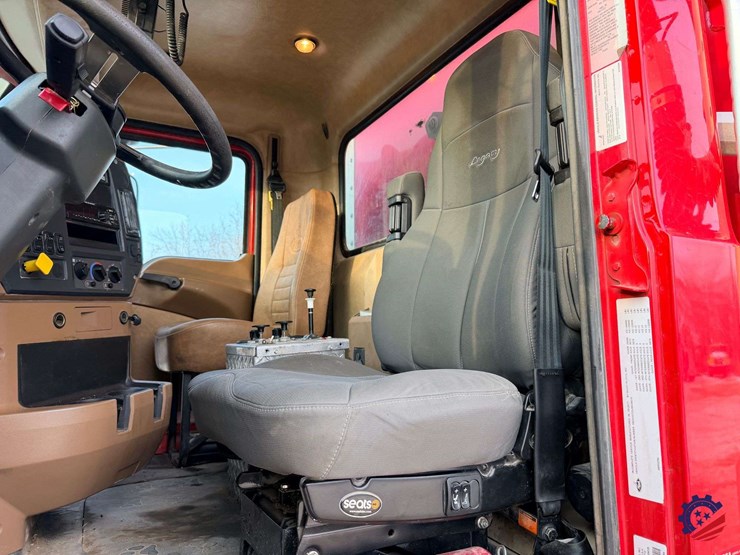 2018-mack-granite-gu713-image-50