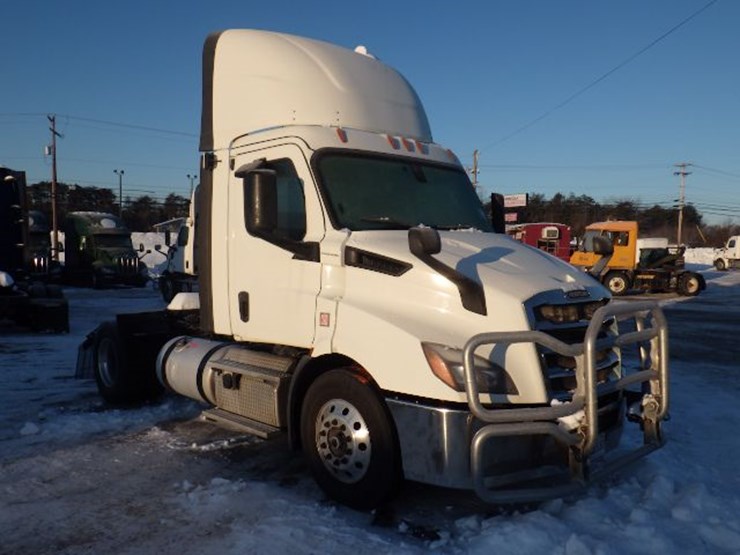2019-freightliner-cascadia-116-image-3