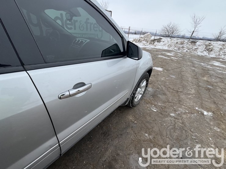 2012-gmc-acadia-image-38
