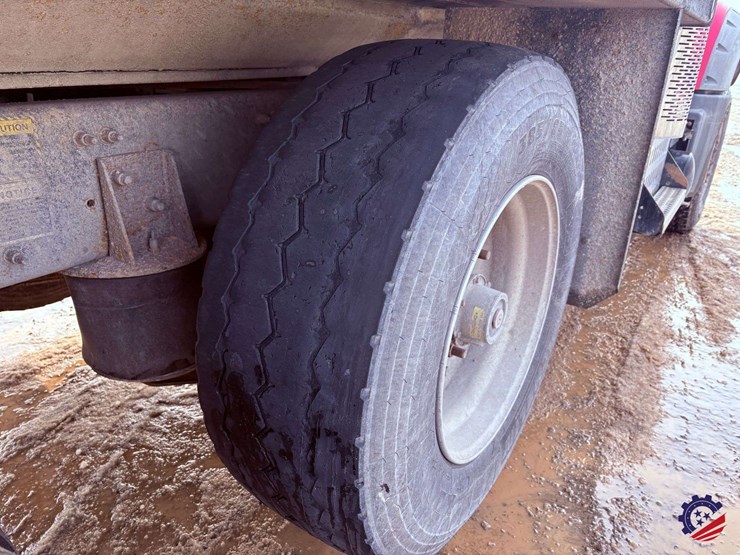 2017-mack-granite-gu713-image-33