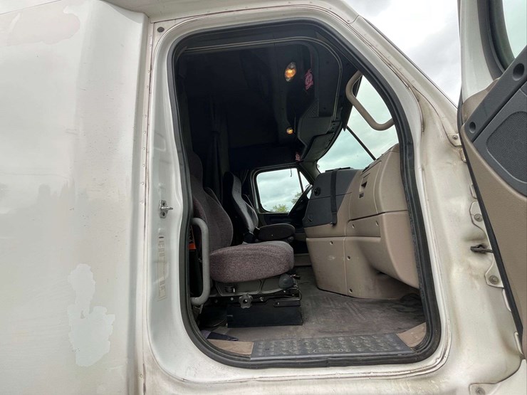 2018-freightliner-cascadia-evolution-t/a-truck-tractor-image-61