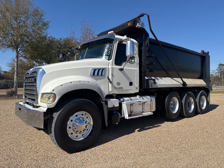 #32642-•-2018-mack-gu713-tri-axle-dump-image-1