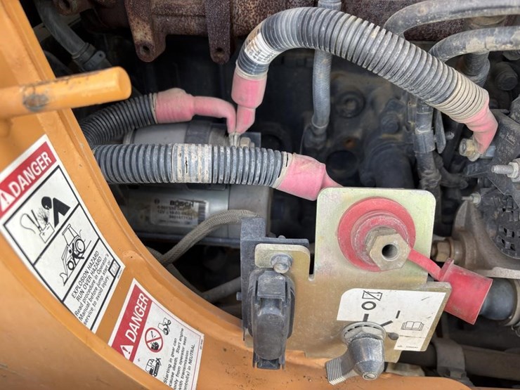 2017-case-580sn-image-33