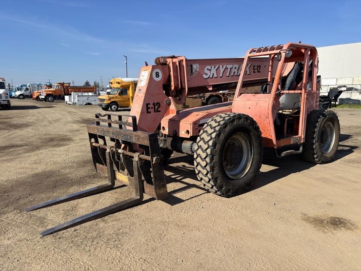 2005-jlg-8042-image-1