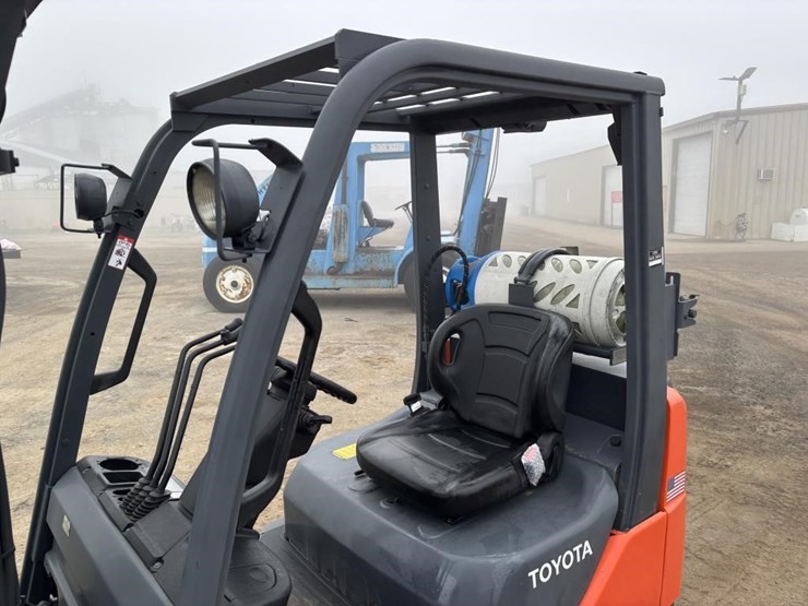 2008-toyota-8fgcu20-image-16