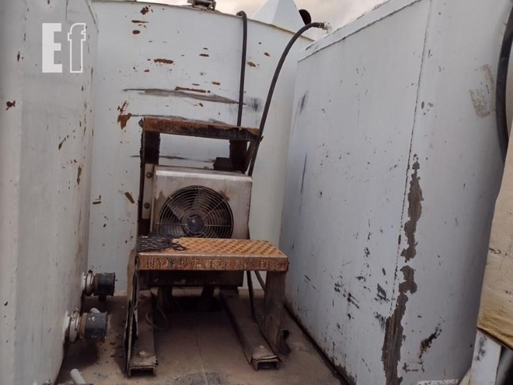 2008-peterbilt-365-image-44