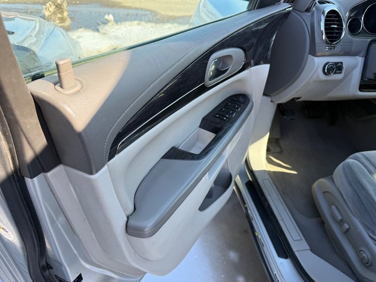 2015-buick-enclave-image-30