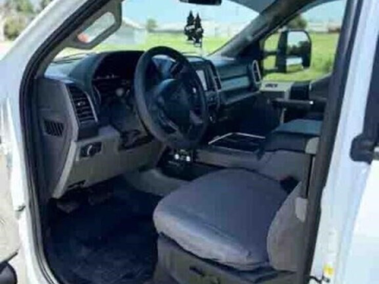 2022-ford-f550-xlt-image-5