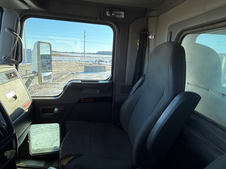 2010-kenworth-t800-image-27