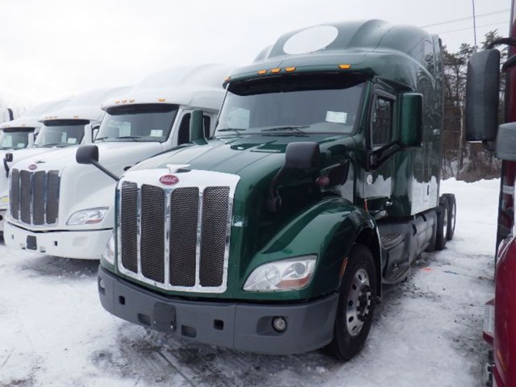 2021-peterbilt-579-image-1