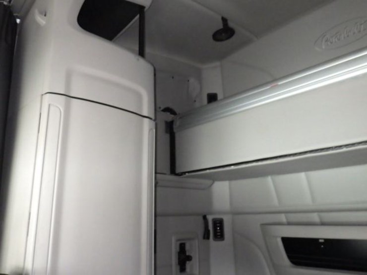 2020-peterbilt-579-image-23