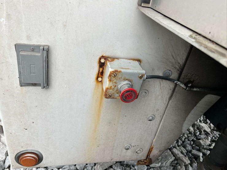 2005-gmc-c8-cable-placer-truck-image-57