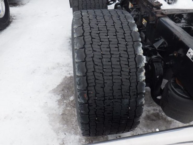 2020-peterbilt-579-image-15