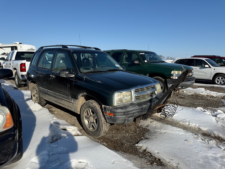 2004-chevrolet-tracker-image-2