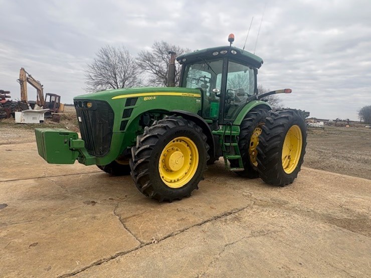 john-deere-8320r-image-1