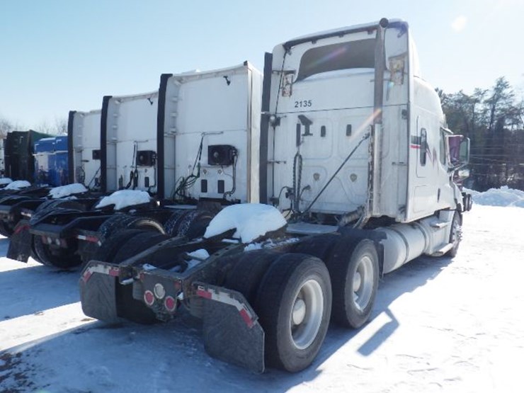 2020-freightliner-cascadia-126-image-7