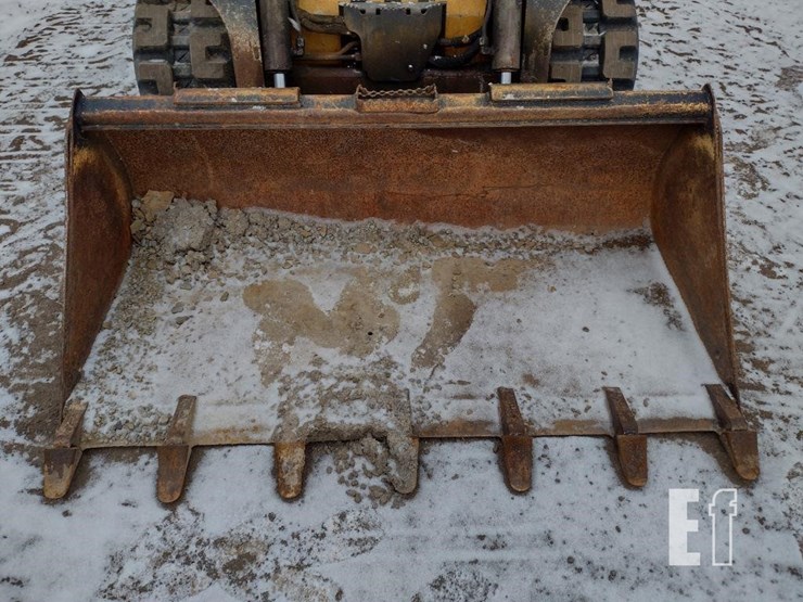 2019-deere-317g-image-16