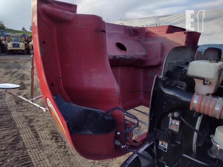 peterbilt-330-image-22