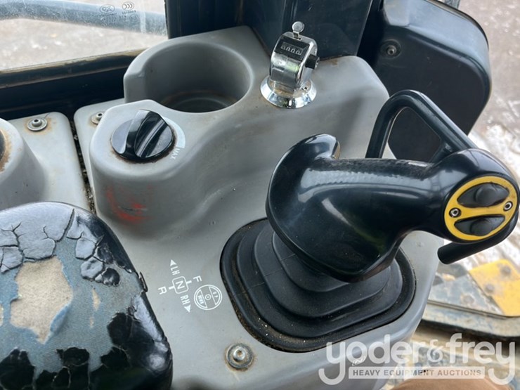 2014-komatsu-d61pxi-23-image-32