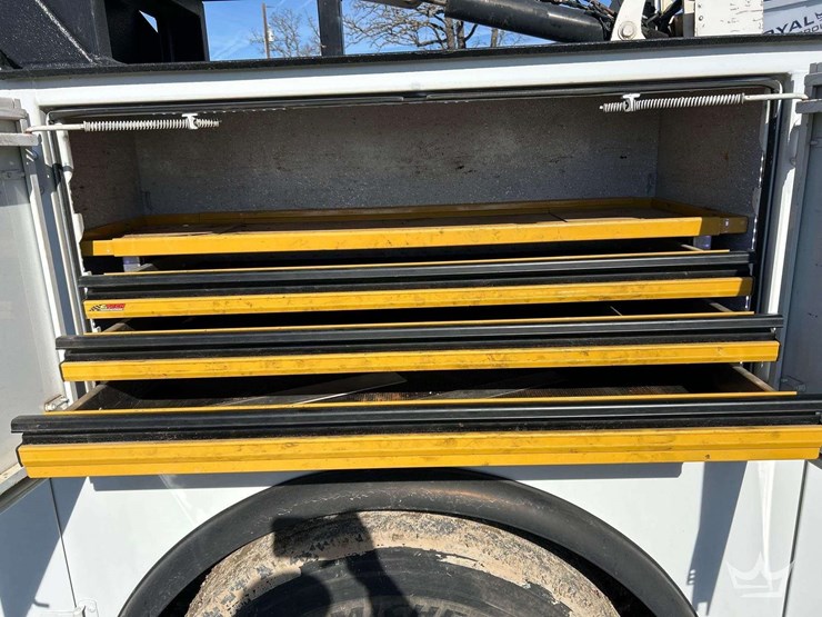 2018-ford-f750-image-24