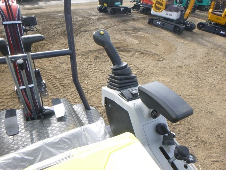 2025-agt-mx15rx-hydraulic-excavator-image-23