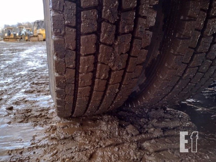 2008-peterbilt-365-image-26