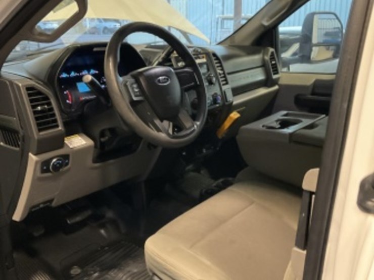 2017-ford-f550-image-25