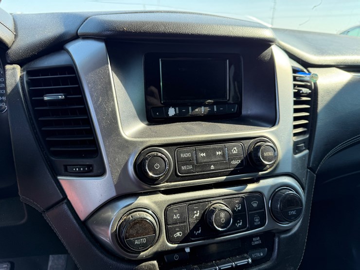 2015-chevrolet-tahoe-image-36