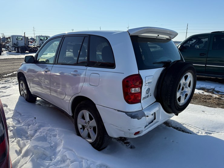 2005-toyota-rav4-image-4