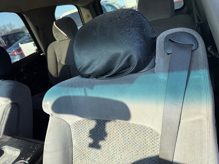 2004-chevrolet-tahoe-image-23