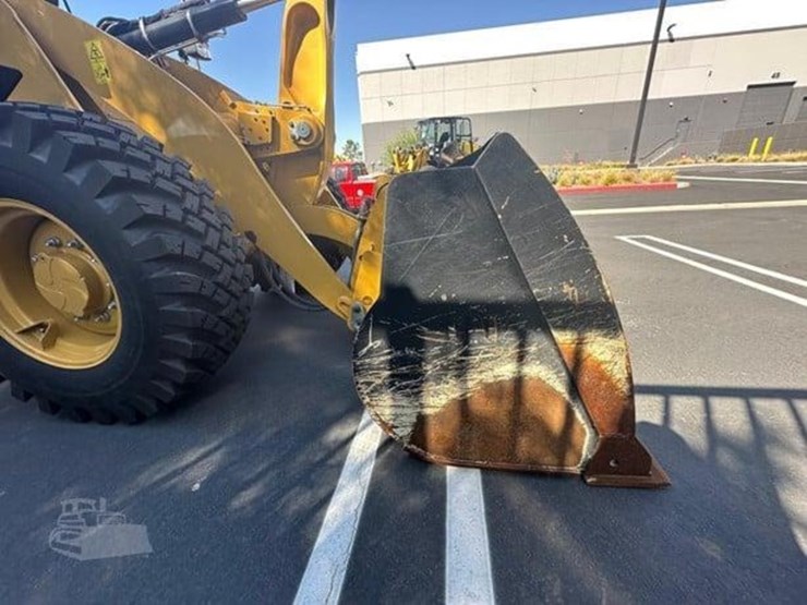 2023-caterpillar-910-image-12