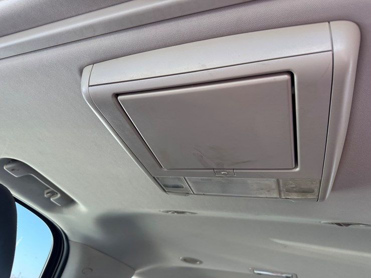 2014-chevrolet-tahoe-image-30