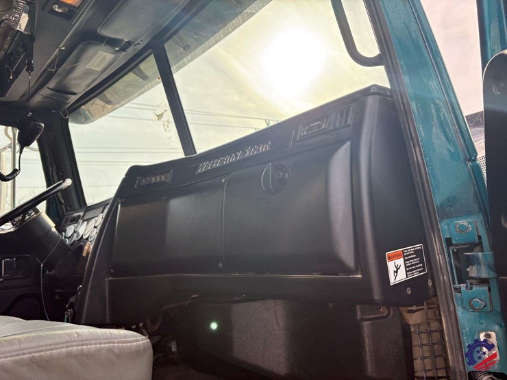 2021-western-star-4900ex-image-50
