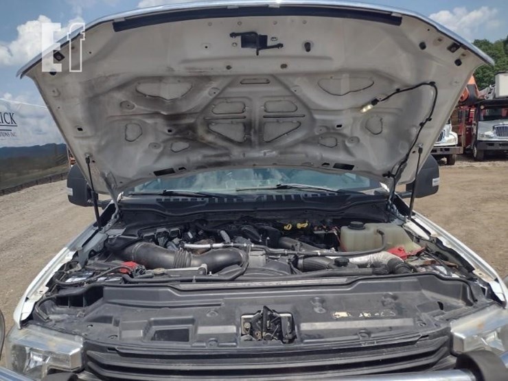 18-ford-f550-image-15