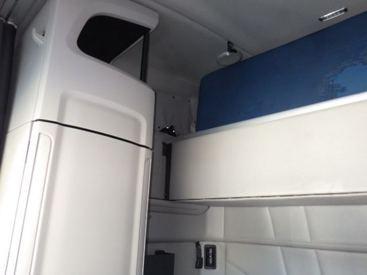 2021-peterbilt-579-image-25