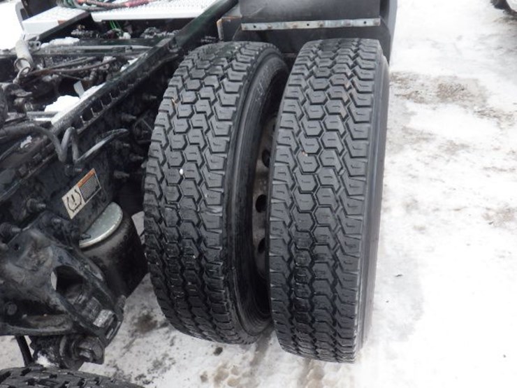 2020-peterbilt-579-image-11