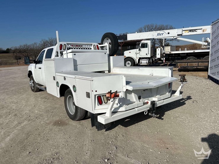 2014-chevrolet-silverado-3500-image-2