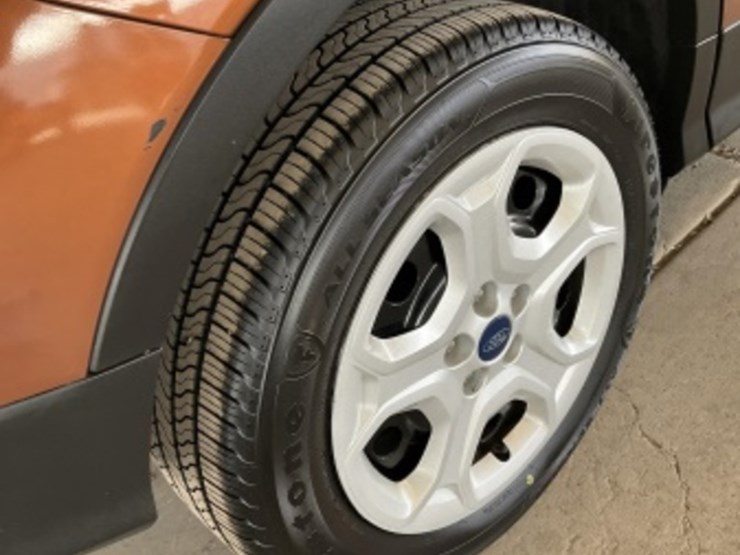 2017-ford-escape-image-8