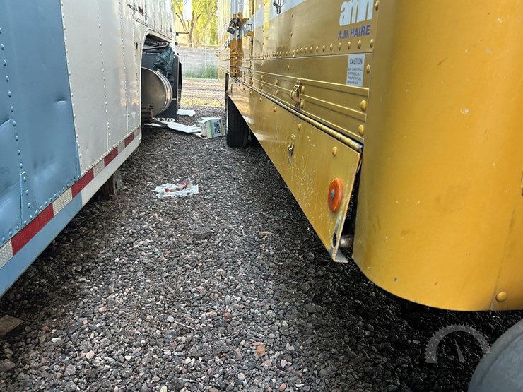 2001-international-4700-image-9