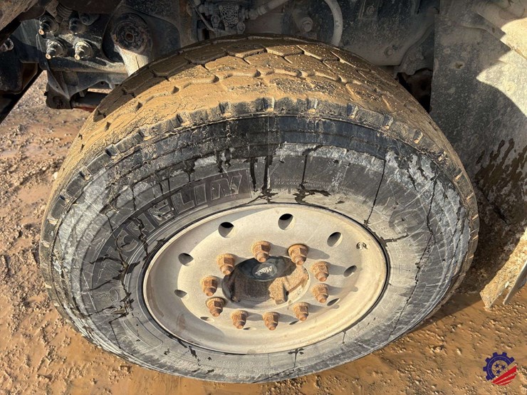 2017-mack-granite-gu713-image-9