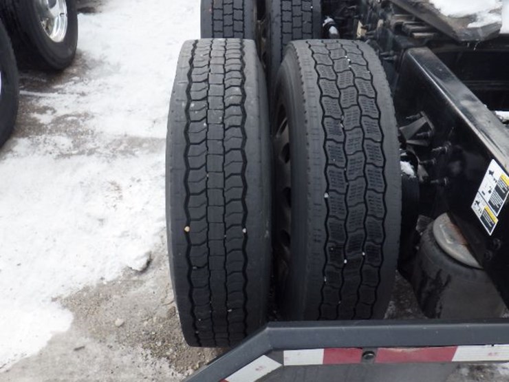 2019-peterbilt-579-image-19