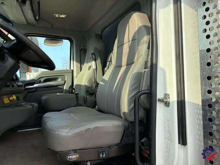 2019-kenworth-t880-image-47