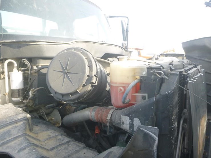 2004-international-7400-image-14