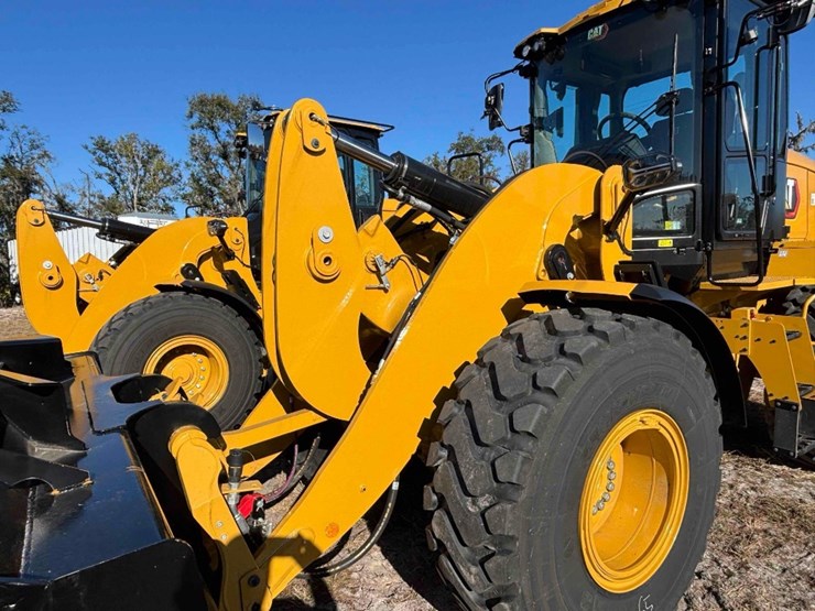 2025-caterpillar-930-image-1